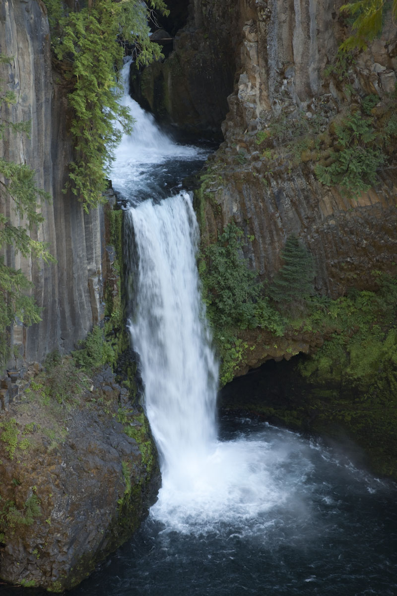 Toketee Falls, a waterfall over the edge of an intracanyon basal ...