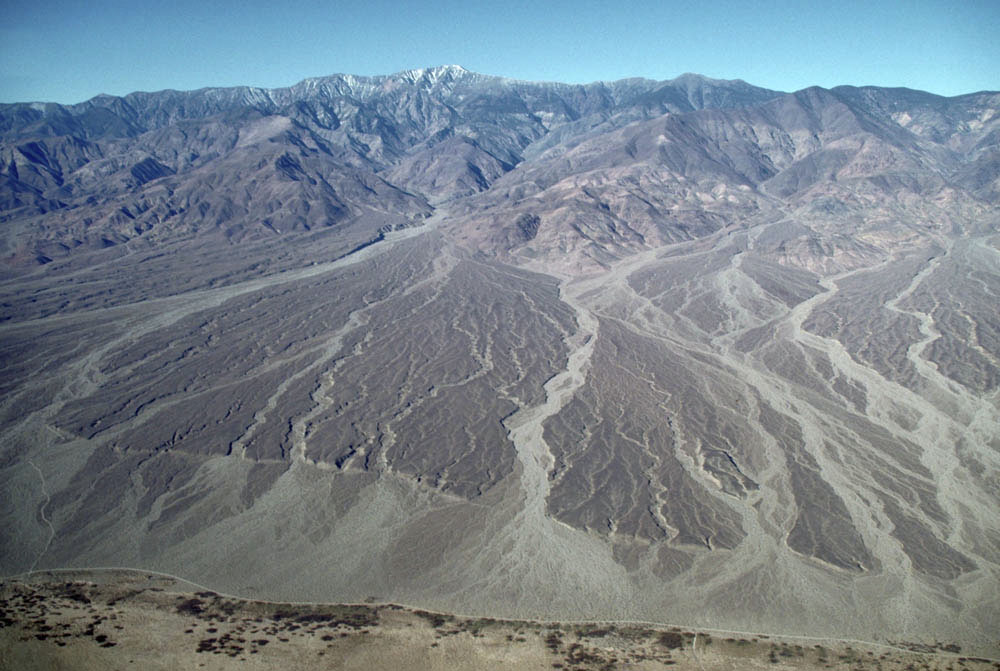 fault-scarp-cutting-alluvial-fan-geology-pics