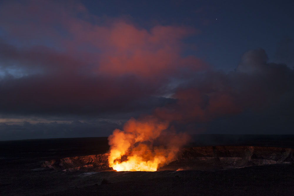 incandescent glow from Kilauea caldera – Geology Pics