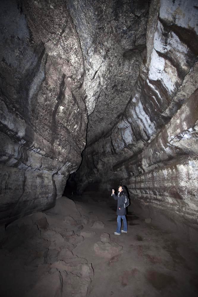 Ape Cave Lava Tube, Washington (vertical) Geology Pics