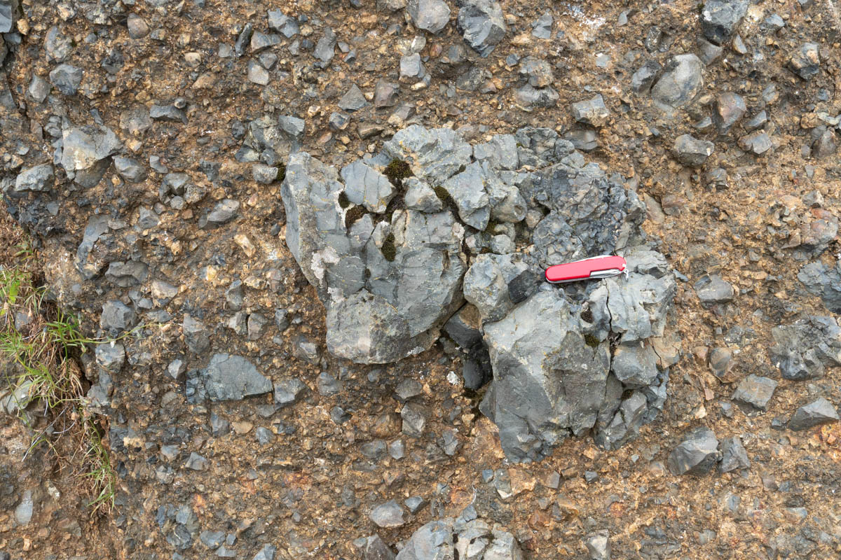 Pillow basalt breccia and palagonite – Geology Pics